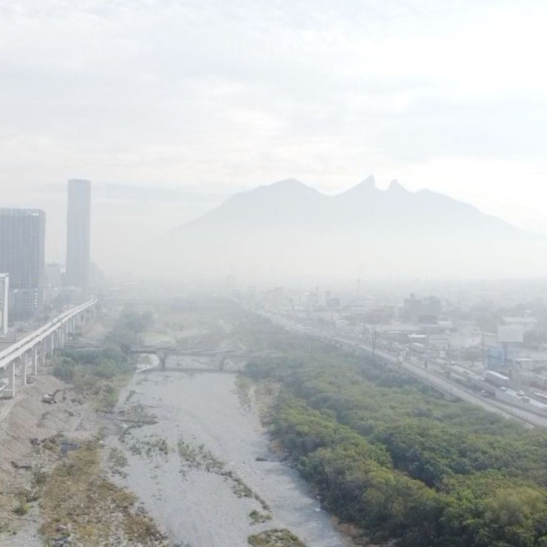 Cerro de la Silla y mala calidad del aire en Monterrey