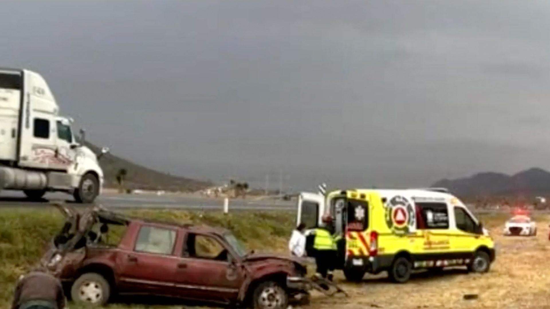 Volcadura de auto en Galeana