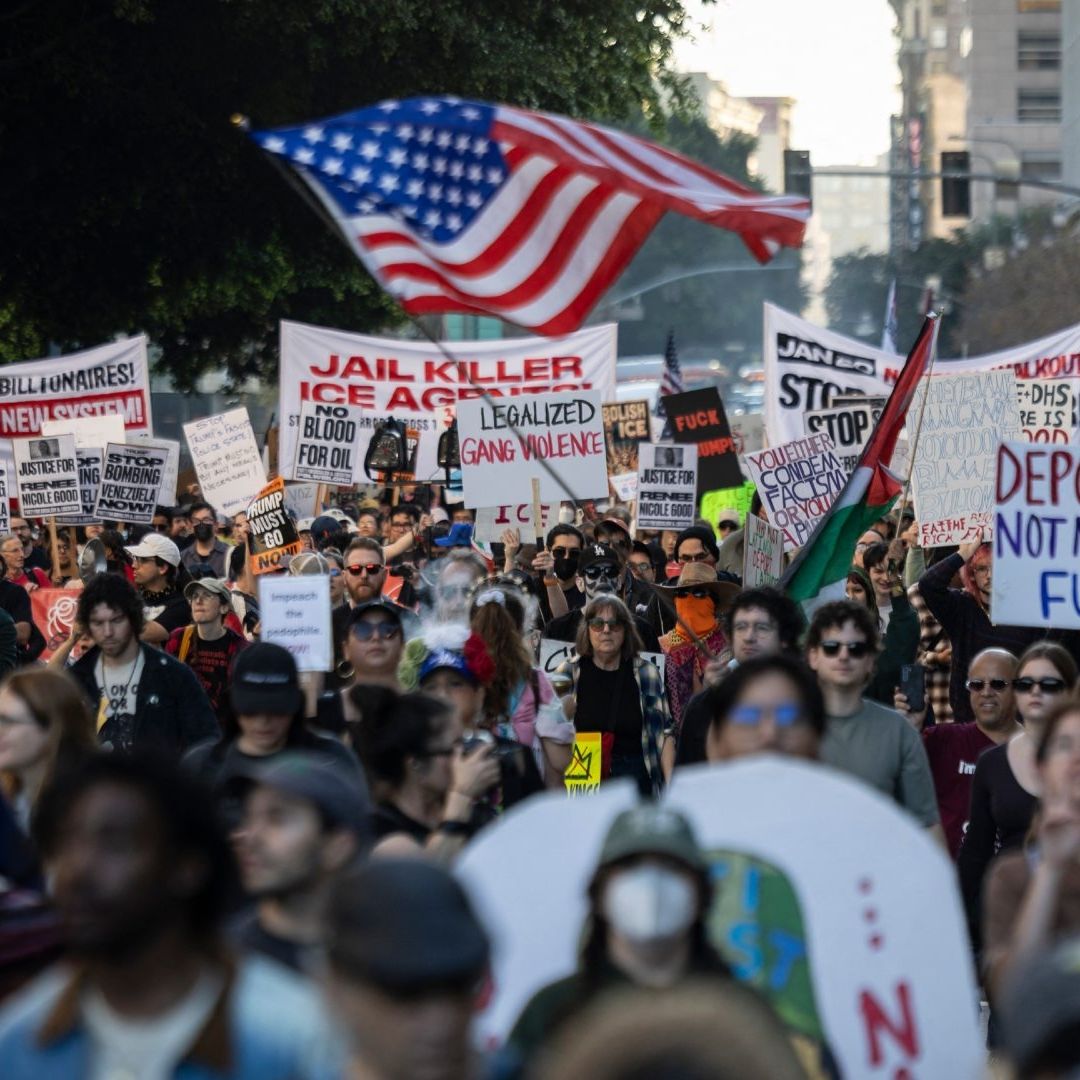 Detienen a Varios Manifestantes Tras Protesta Contra ICE en Los Ángeles.