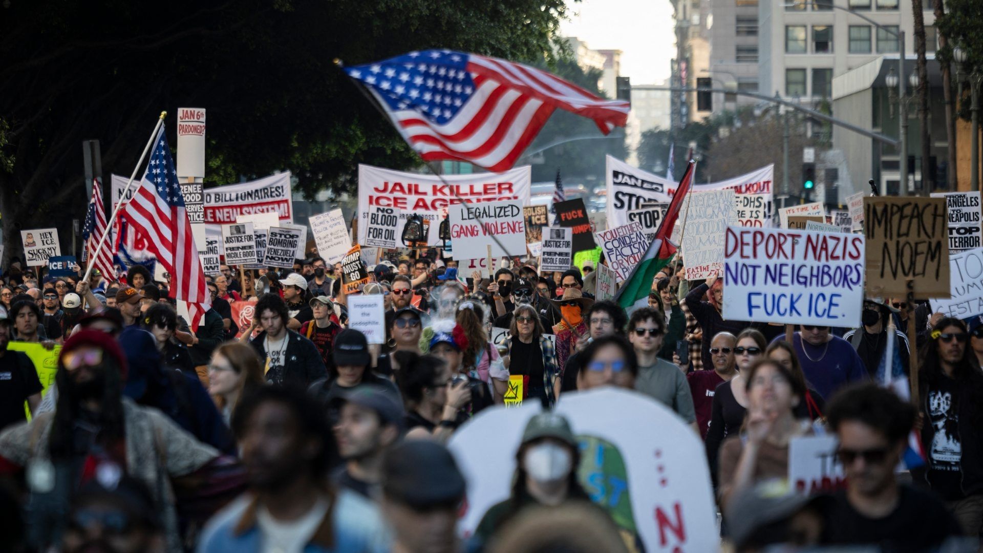 Detienen a Varios Manifestantes Tras Protesta Contra ICE en Los Ángeles.