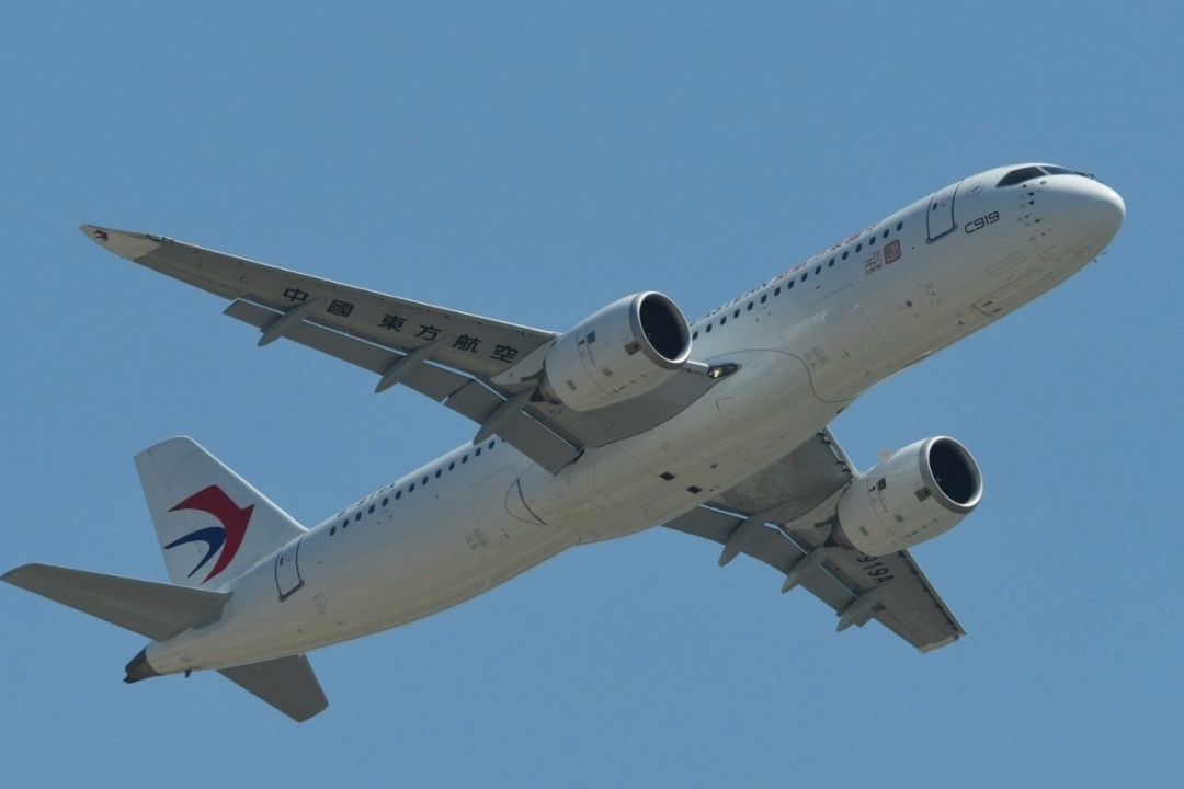 Realiza Primer Vuelo, Avión de Pasajeros Hecho en China