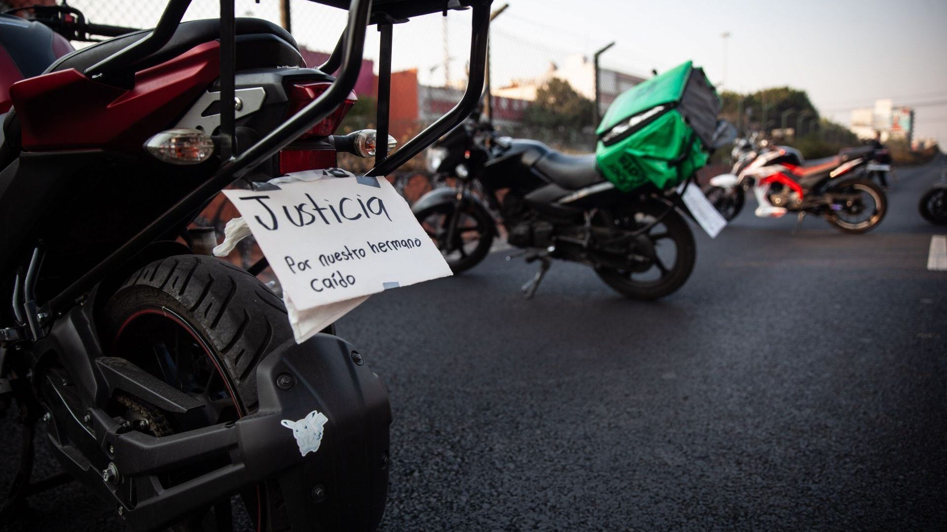 Familiares y motociclistas hicieron una protesta por muerte de repartidor de Lala.