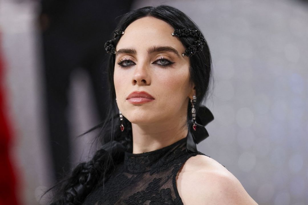 Billie Eilish responde a críticas por su forma de vestir
