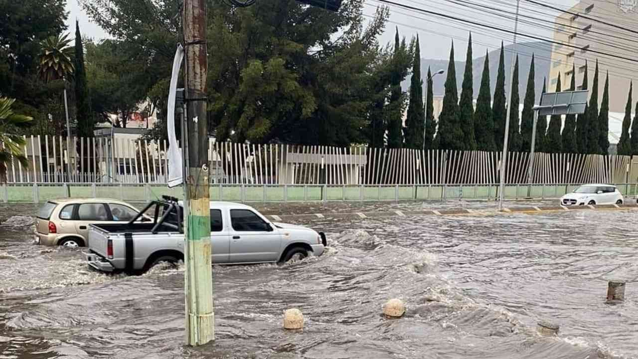 Pachuca y Mineral de Reforma colapsan tras granizada