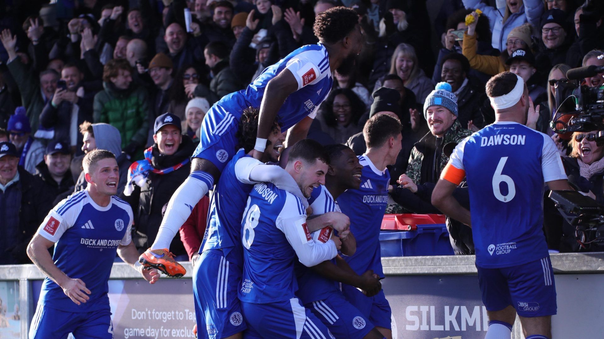Macclesfield FC, Equipo de la Sexta División de Inglaterra, Elimina al Campeón de la FA Cup