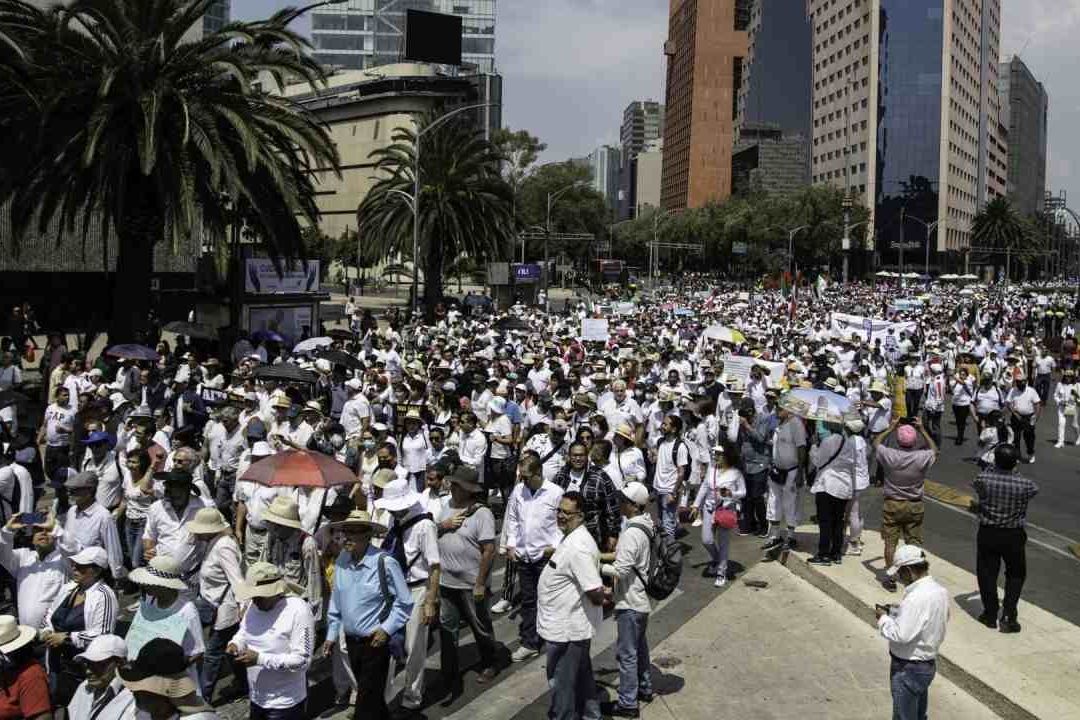 AMLO pide a los defensores de la Corte echarle más ganas tras poca asistencia a marcha