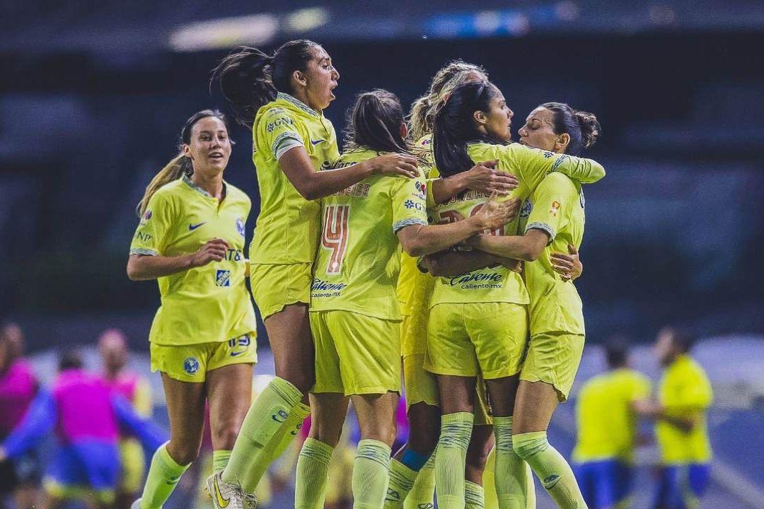 Jugadoras del club América femenil listas para la final de la Liga