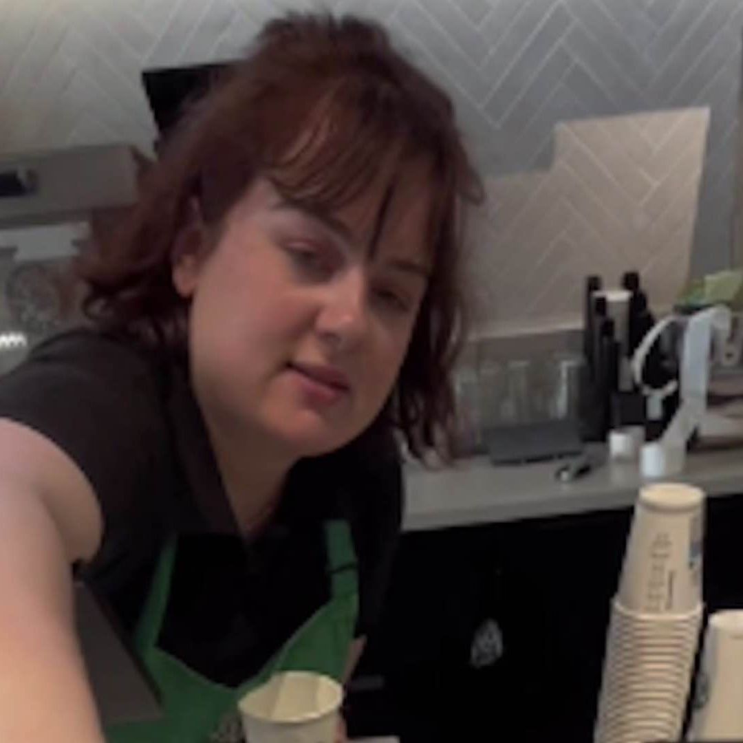 En una cafetería Starbucks en Francia pide en tono de broma una bebida bajo el nombre de Popocatépetl