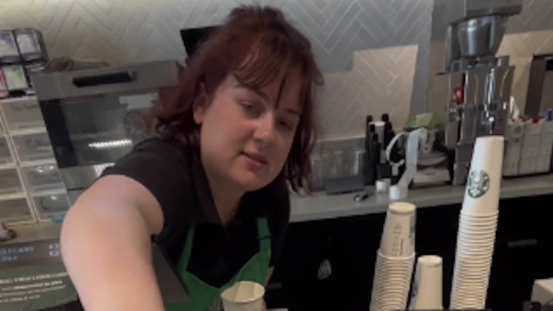 En una cafetería Starbucks en Francia pide en tono de broma una bebida bajo el nombre de Popocatépetl