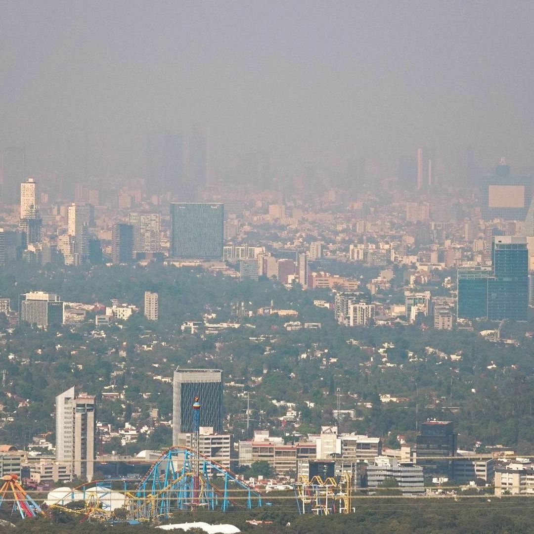 Vista panorámica de la Ciudad de México con contingencia ambiental del 8 de enero 2026