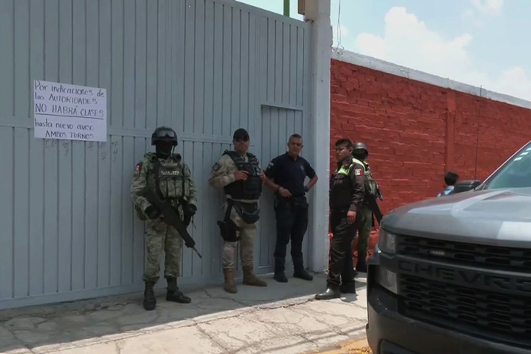 Un trabajador lesionado y un alumno detenido es el saldo luego de un tiroteo dentro de una secundaria ubicada en el Estado de México