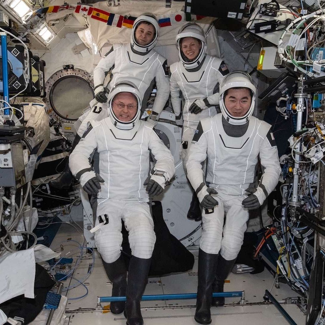 Astronautas evacuados de la Estación Espacial Internacional ofrecen conferencia de prensa
