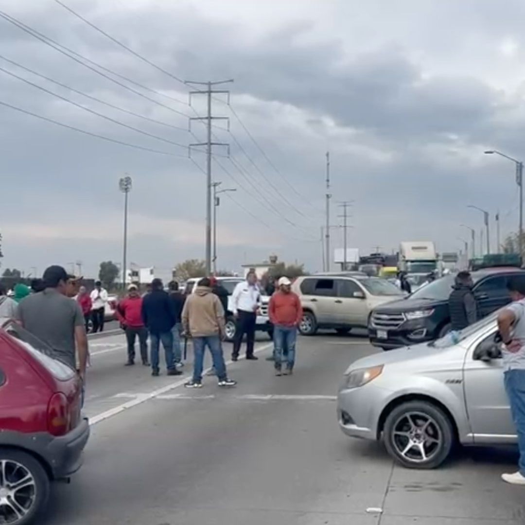 Cierre de Periférico Ecológico por Manifestación Altura del Complejo de Seguridad C5 de Cuautlancingo sentido a Valsequillo