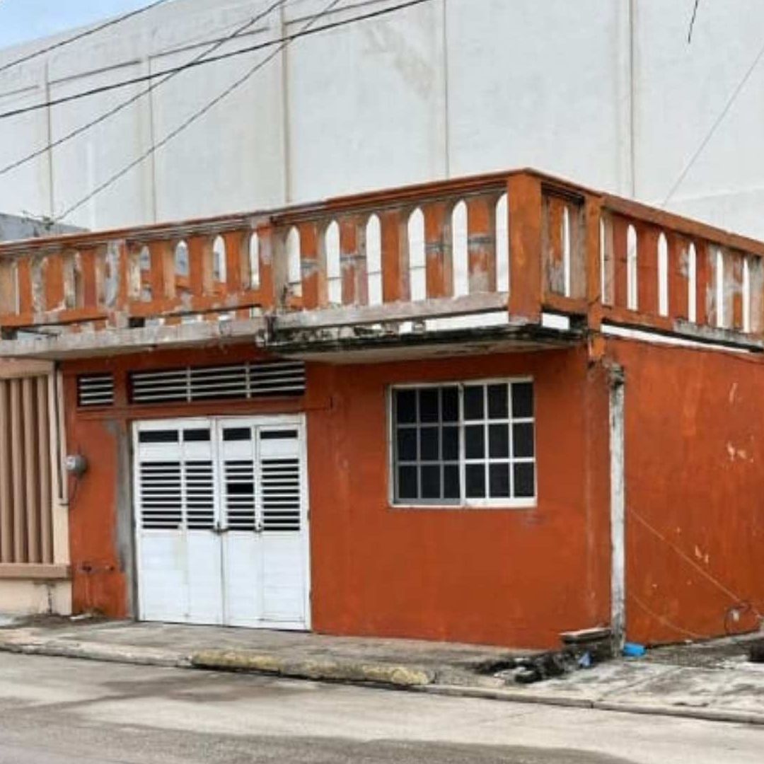 En el operativo fue asegurada una fuerte suma de efectivo que fue incautada como parte de las investivo.