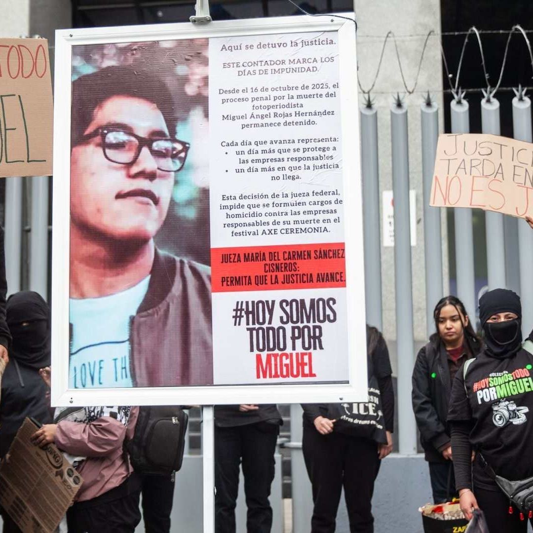 Familiares y amigos de Miguel Ángel Rojas protestan en la CDMX
