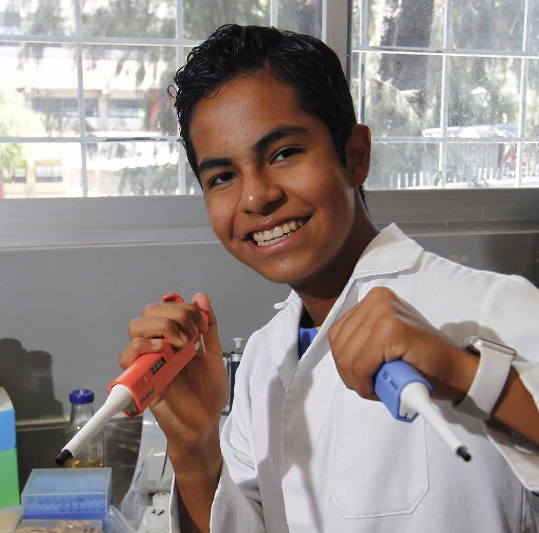 ¡Genio! Niño de 12 Termina Maestría en Biología Molecular en Guadalajara