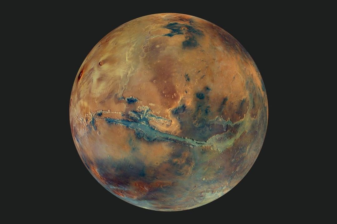 Una nueva imagen, para contemplar Marte "como nunca antes se había visto" y con unos colores sin precedentes, marcó los 20 años de la misión Mars Express