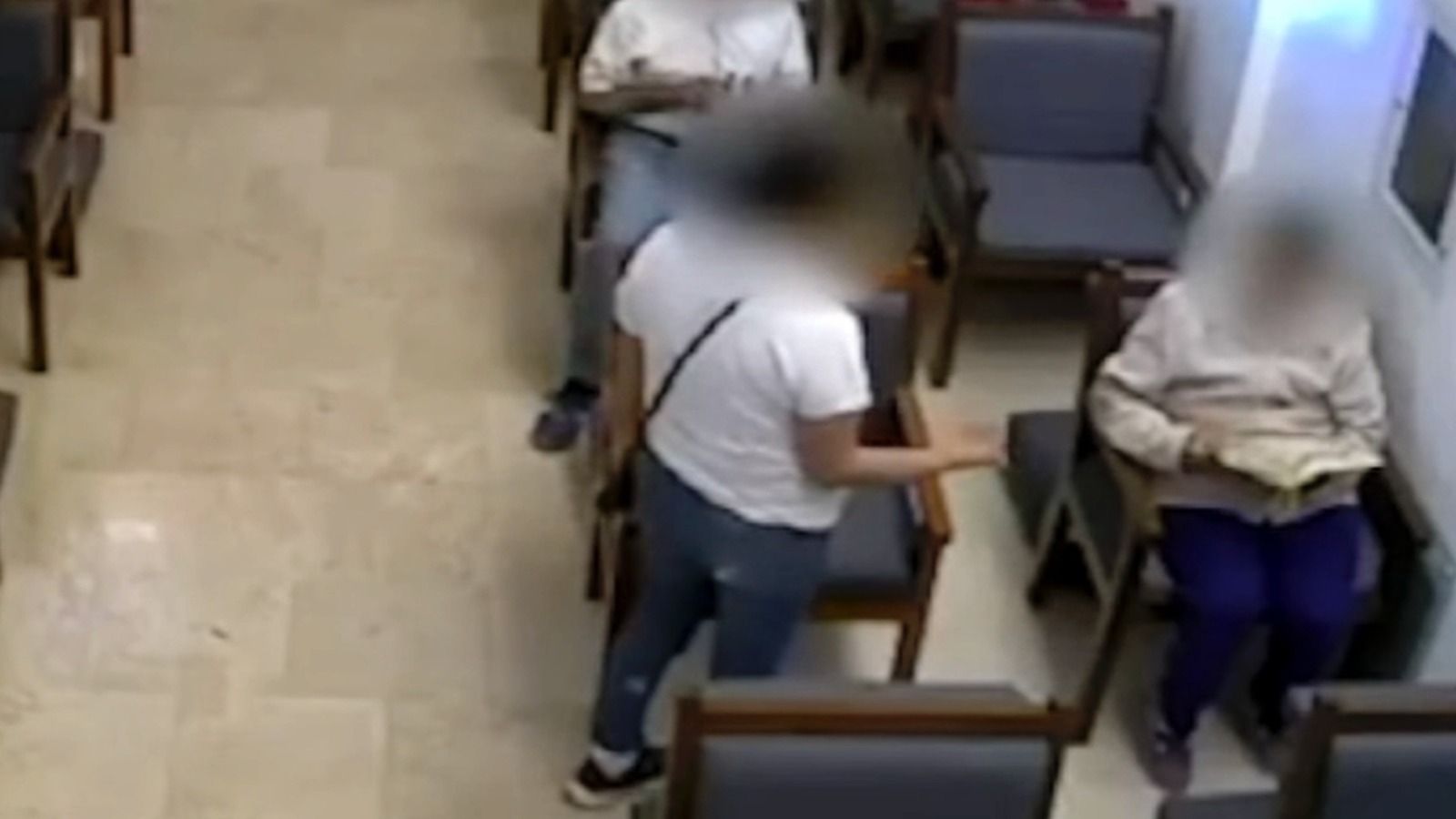 Mujer Entra a Robar a Adultos Mayores en un Templo en León Guanajuato