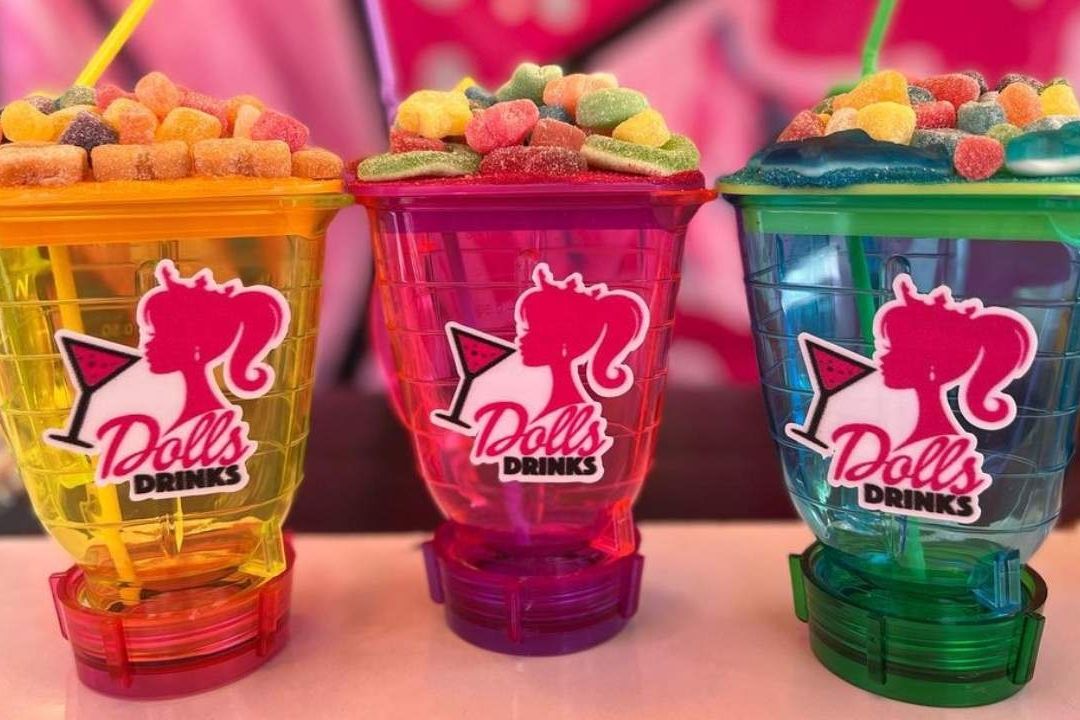 Dolls Drinks vende licuachelas, micheladas y una gran variedad de cocteles en Tepito