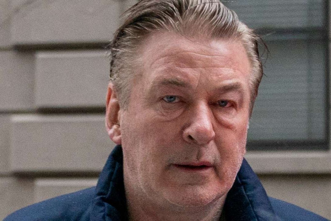Alec Baldwin Consigue Acuerdo con Familia de Halyna Hutchins