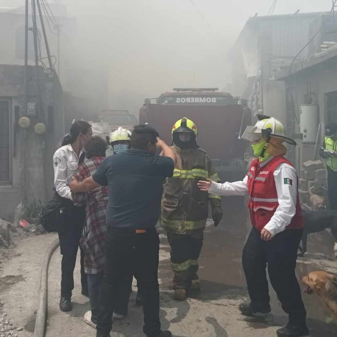 Se incendia bodega de residuos en Toluca y afecta a casas vecinas