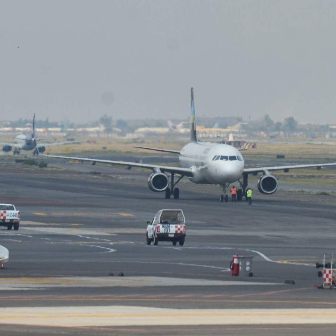Aviones en el AICM