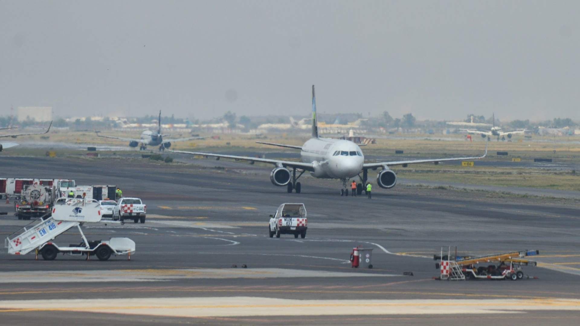 Aviones en el AICM