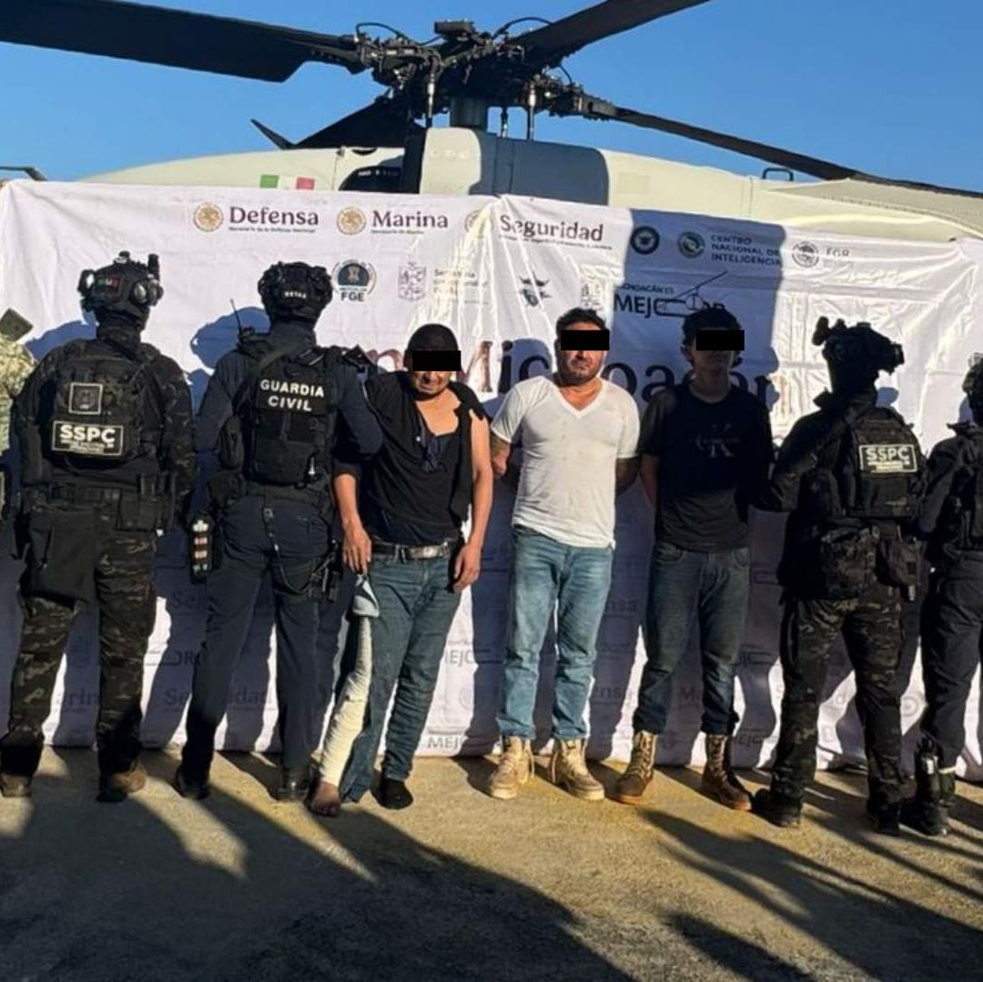 "El Botox" junto con dos de sus escoltas detenidos en Michoacán. Foto: