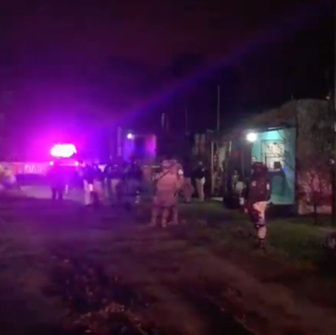 Los hechos se registraron en la esquina de las calles Francisco Villa y Canal, donde sujetos hasta el momento no identificados activaron sus armas de fuego en repetidas ocasiones.