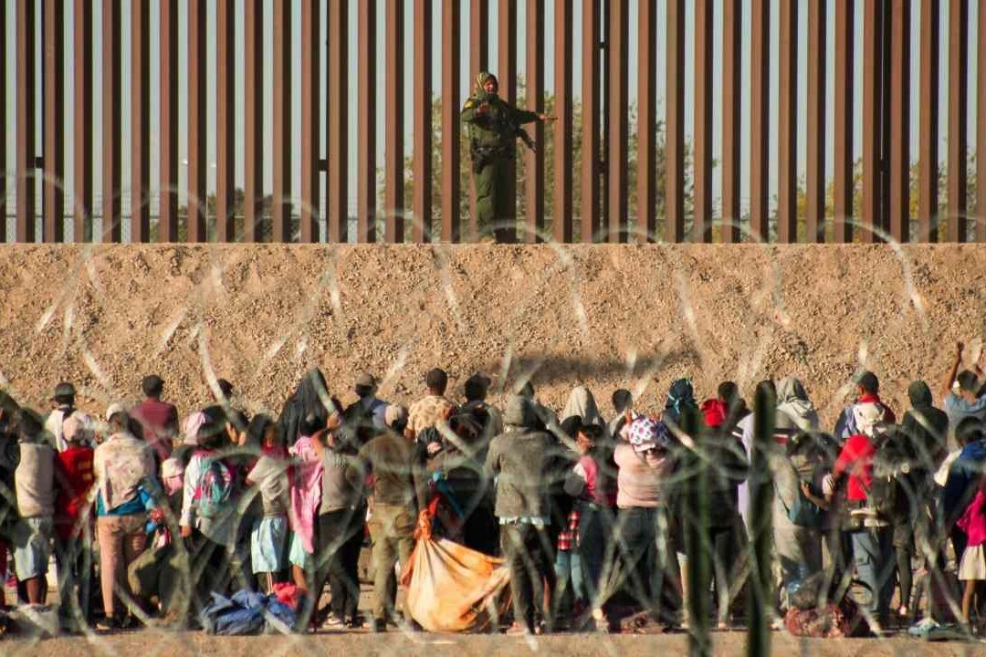 Detienen a Empleado Municipal de Chihuahua que Traficaba Migrantes