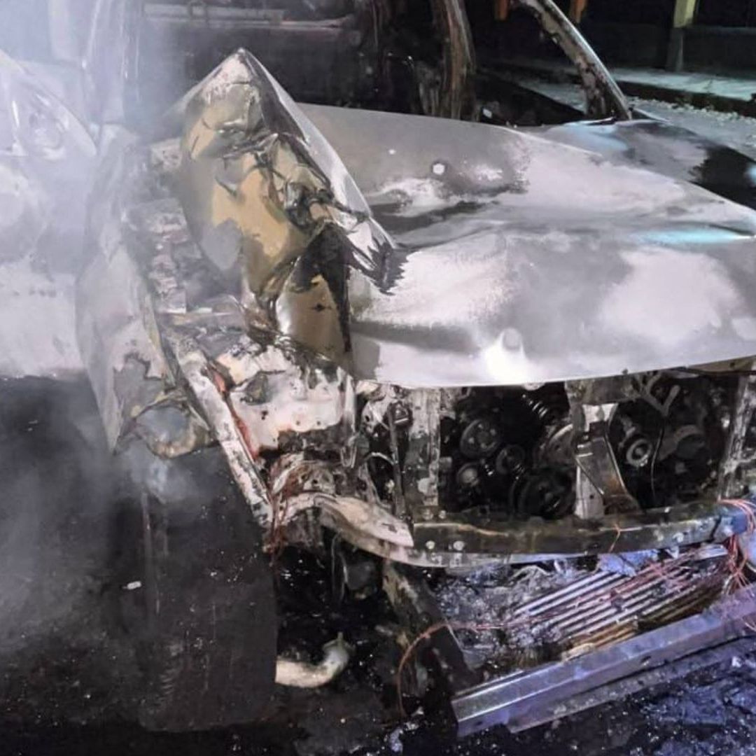 Una camioneta fue incendiada en Yanga, luego de ser robada.