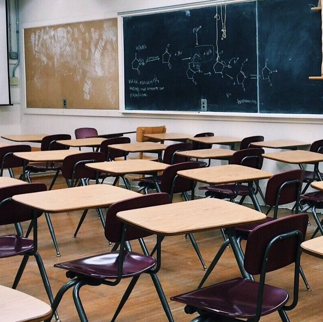 Salón de Clases Vacío por Mega Puente de 4 días por Suspensión Clases SEP