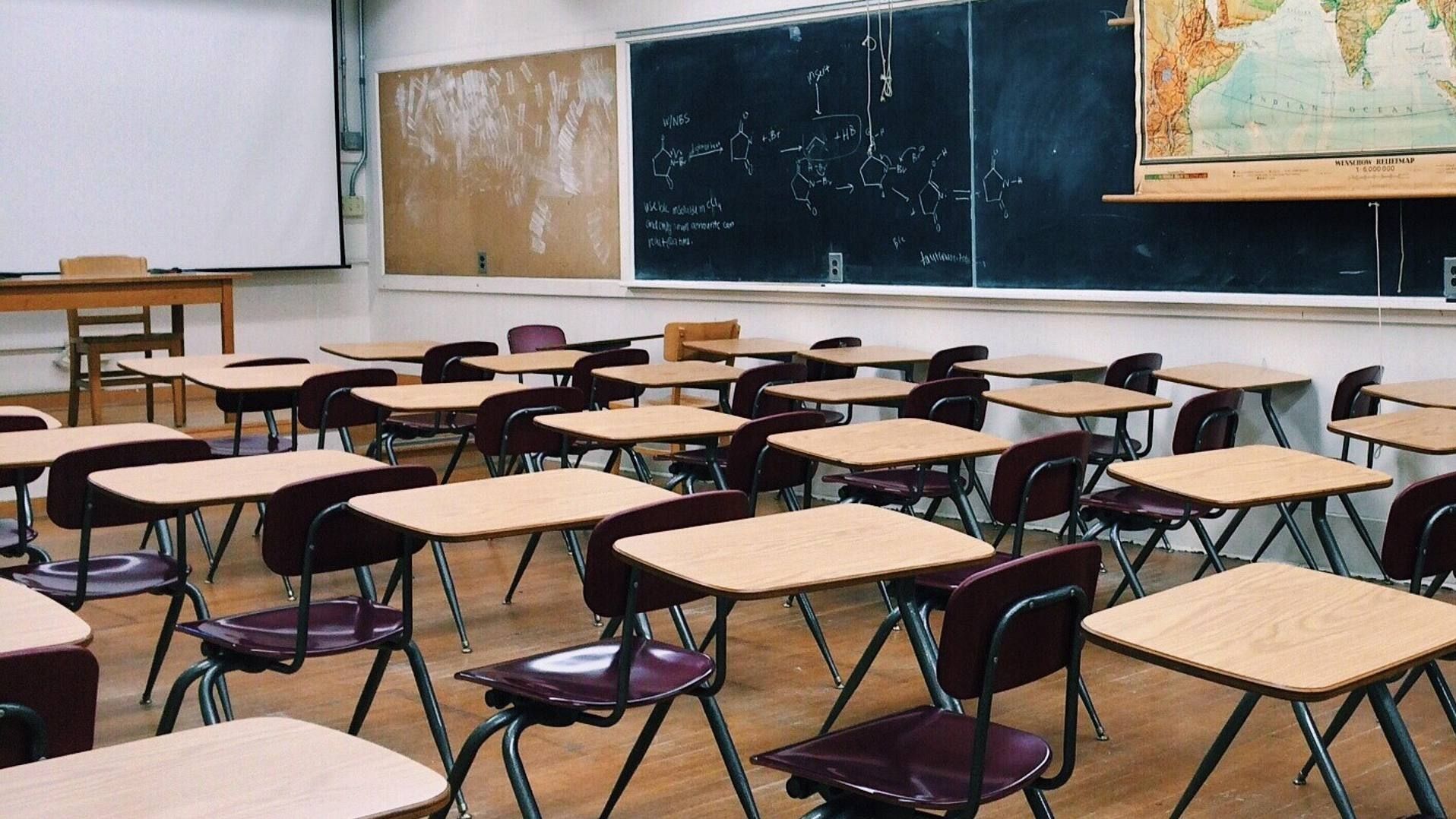 Salón de Clases Vacío por Mega Puente de 4 días por Suspensión Clases SEP