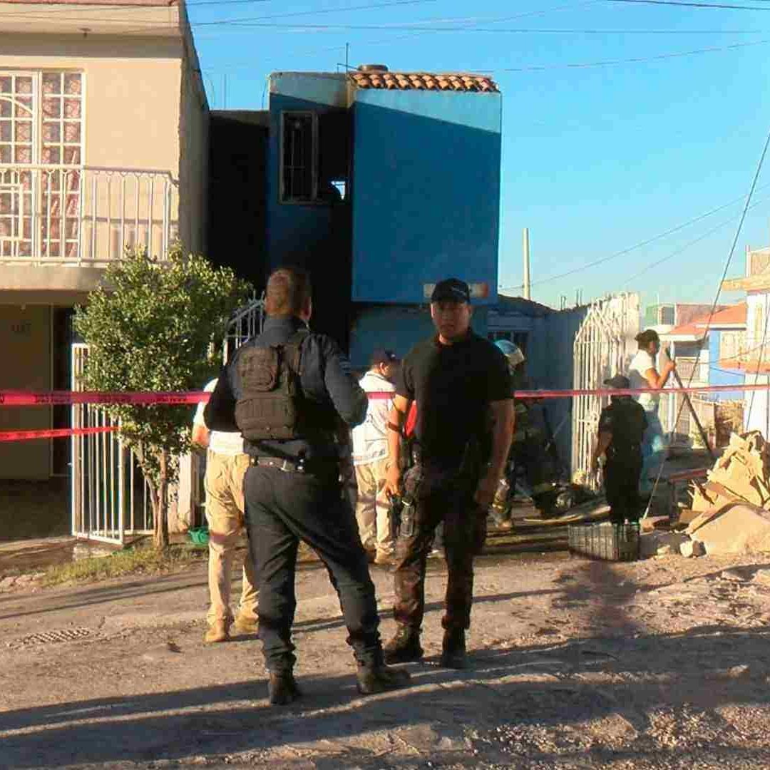 Bomberos acudieron al lugar pero no lograron salvar a la familia.