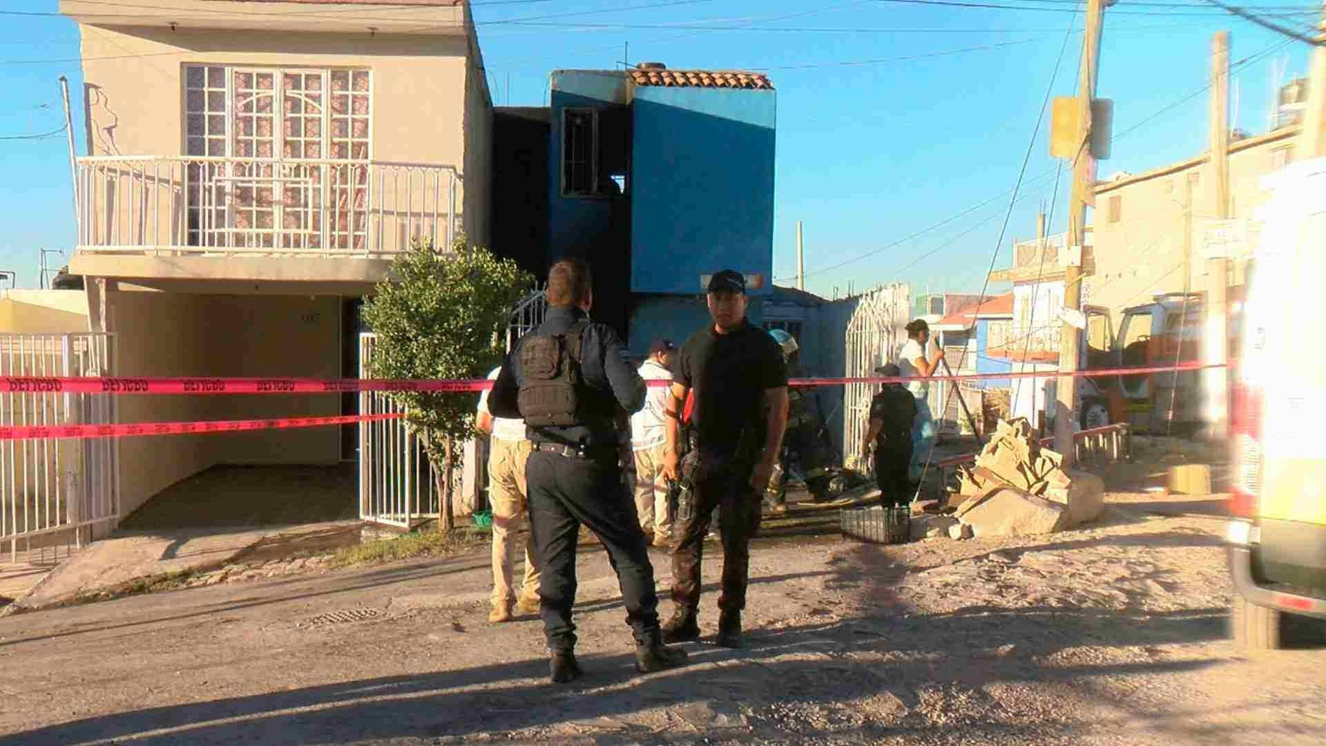 Bomberos acudieron al lugar pero no lograron salvar a la familia.