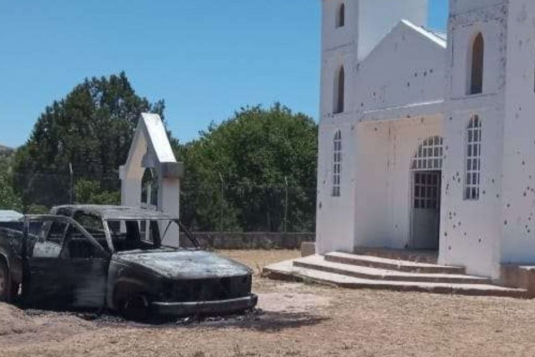 Balean iglesia en Guachochi, Chihuahua, en la comunidad de Santa Anita