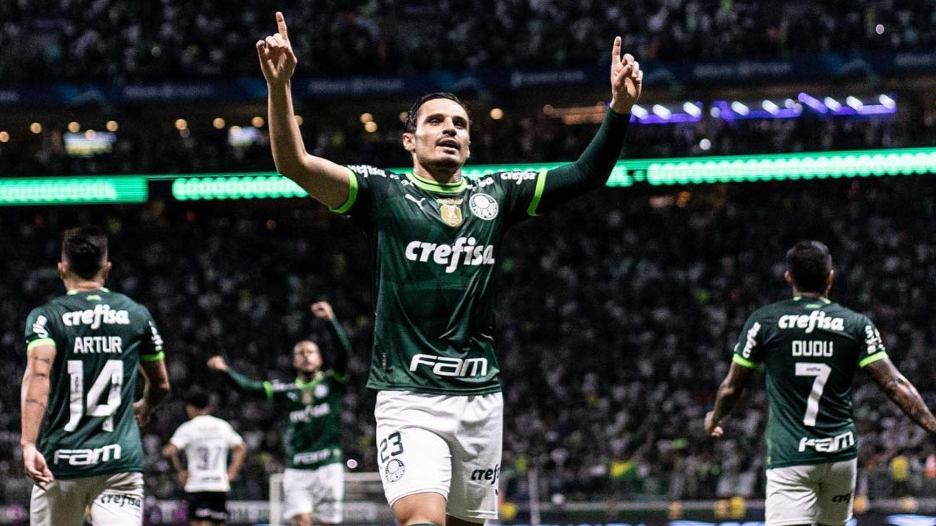 Raphael Veiga, dueño de una zurda privilegiada, brilló con la playera del Palmeiras brasileño.
