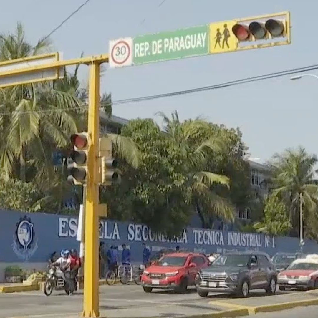 Paramédicos se trasladaron al lugar de los hechos para brindar los primeros auxilios a la mujer, que lamentablemente ante de ser trasladada falleció.