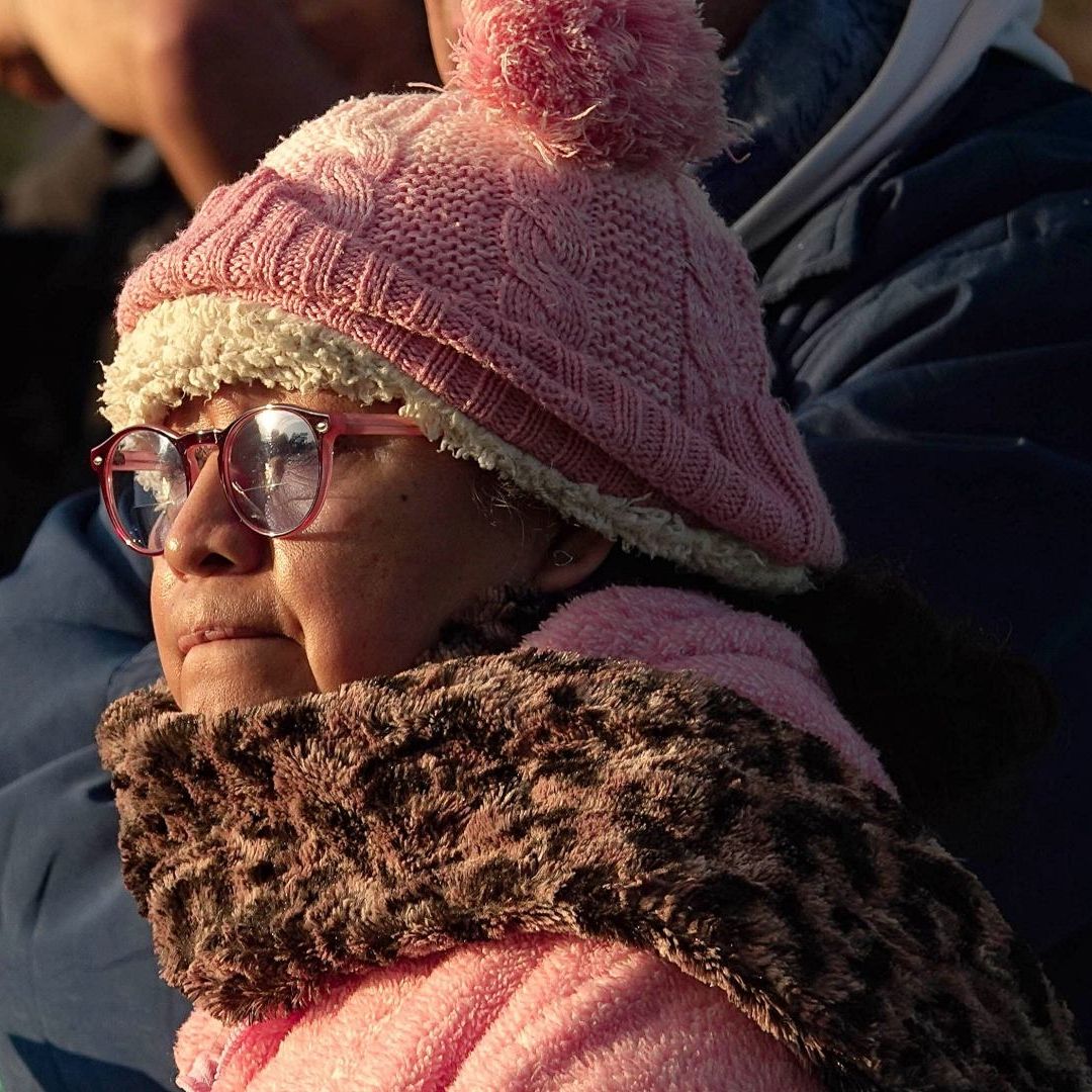 Una mujer se protege del frío en la Ciudad de México el 22 de enero de 2026. Foto: Cuartoscuro