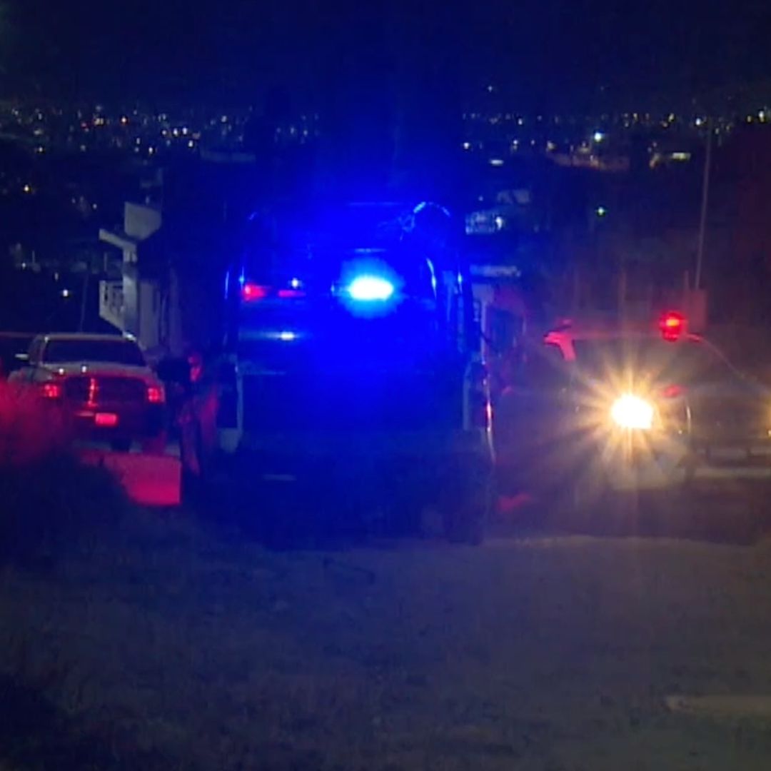 Conductora Caer a un Barranco de 25 Metros con su Camioneta en La Condesa en León, Guanajuato. Foto: N+