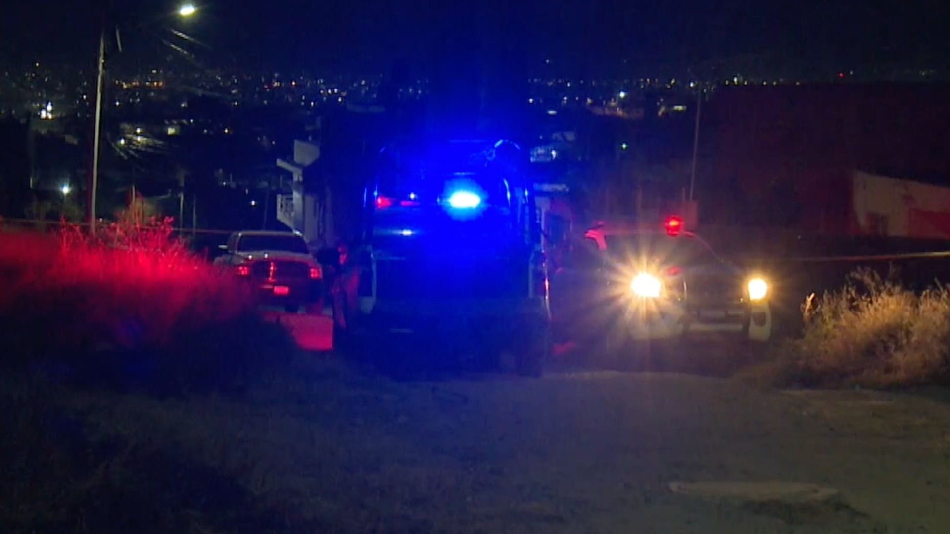Conductora Caer a un Barranco de 25 Metros con su Camioneta en La Condesa en León, Guanajuato. Foto: N+