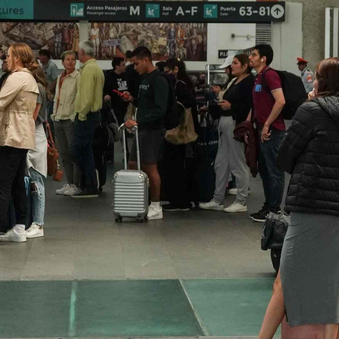 Pasajeros en el Aeropuerto Internacional de la Ciudad de México (AICM ...