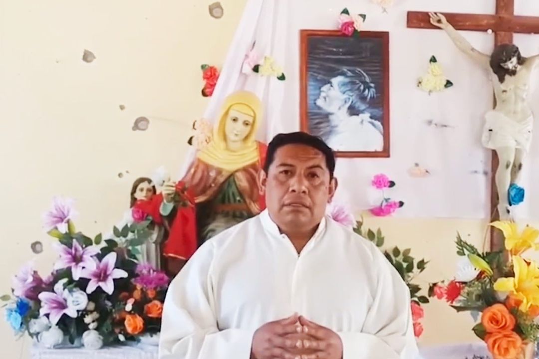 Padre Urzúa, de Guachochi: “Les Imploro, Dejen las Armas”