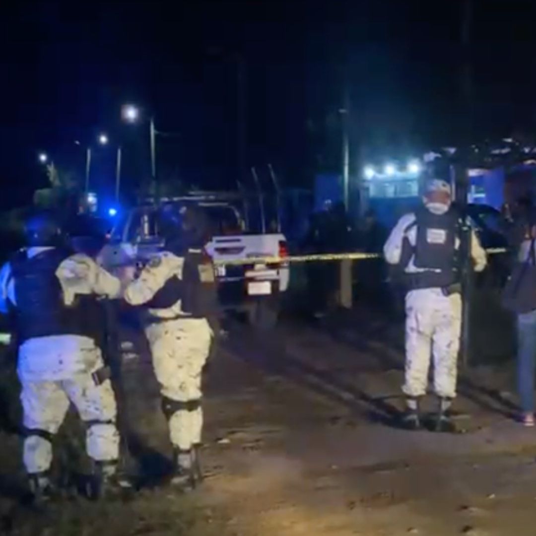 Acordonamiento y movilización de cuerpos policíacos en Villa Allende al sur de Veracruz.