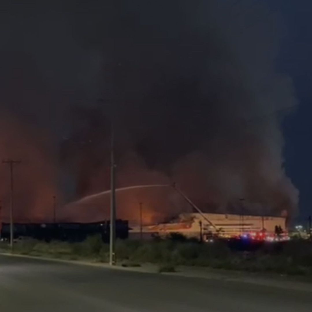 Fuerte Incendio en Supermercado Mayorista en Sector Vado del Río en Hermosillo, Sonora