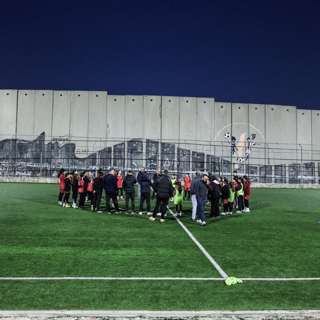 En Defensa del Futbol: Abogan para Evitar que Israel Demuela Campo de Juego en Belén