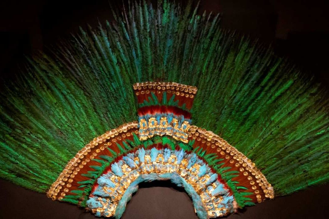 AMLO mantendrá demanda para que Austria devuelva el penacho de Moctezuma