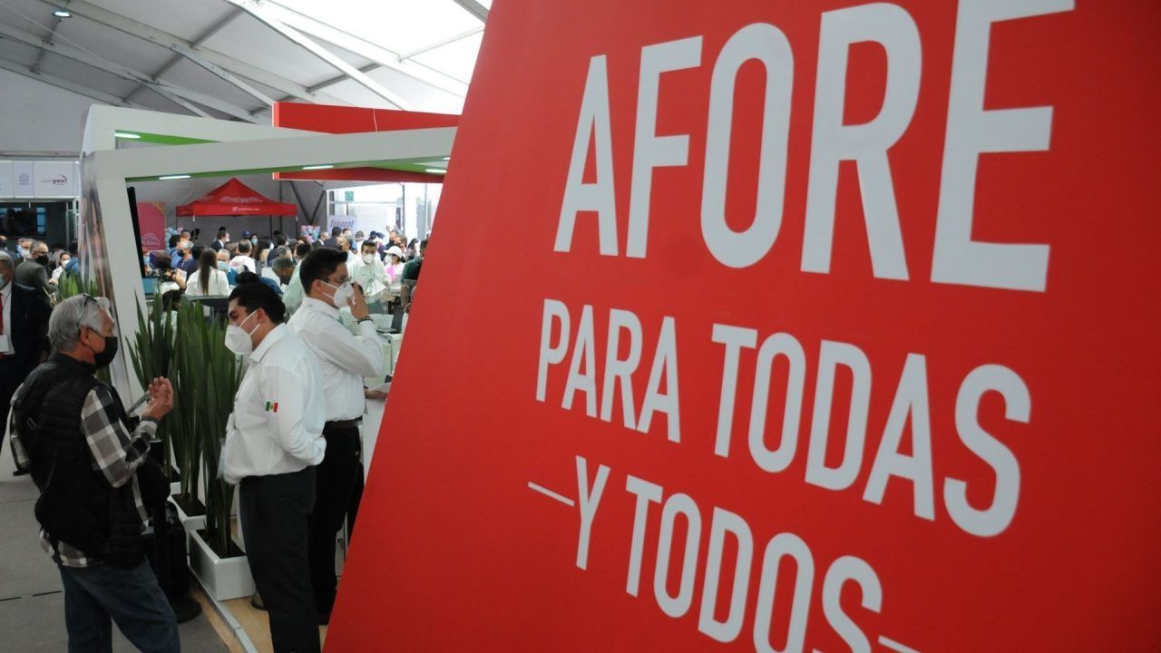 AMLO analiza presentar nueva iniciativa de reforma en materia de pensiones