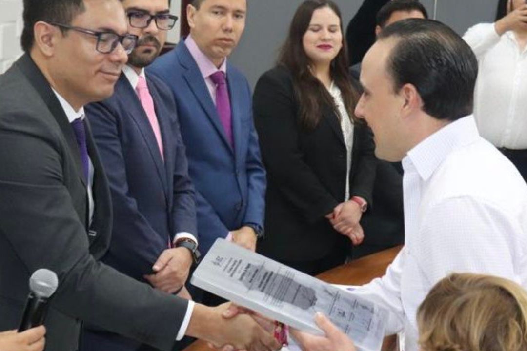 Manolo Jiménez Salinas recibe constancia como gobernador electo de Coahuila