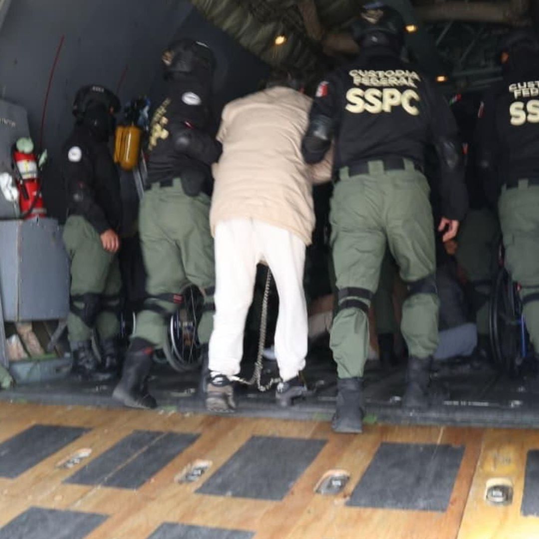Las 37 personas fueron transportadas en siete aeronaves de las Fuerzas Armadas mexicanas.
